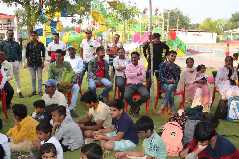 The whole JDCDA crowd gathered at the park
